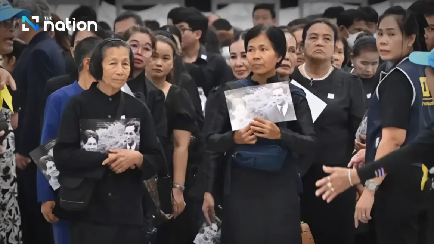 8,370 people pay homage to the late Queen Mother on first day of public mourning