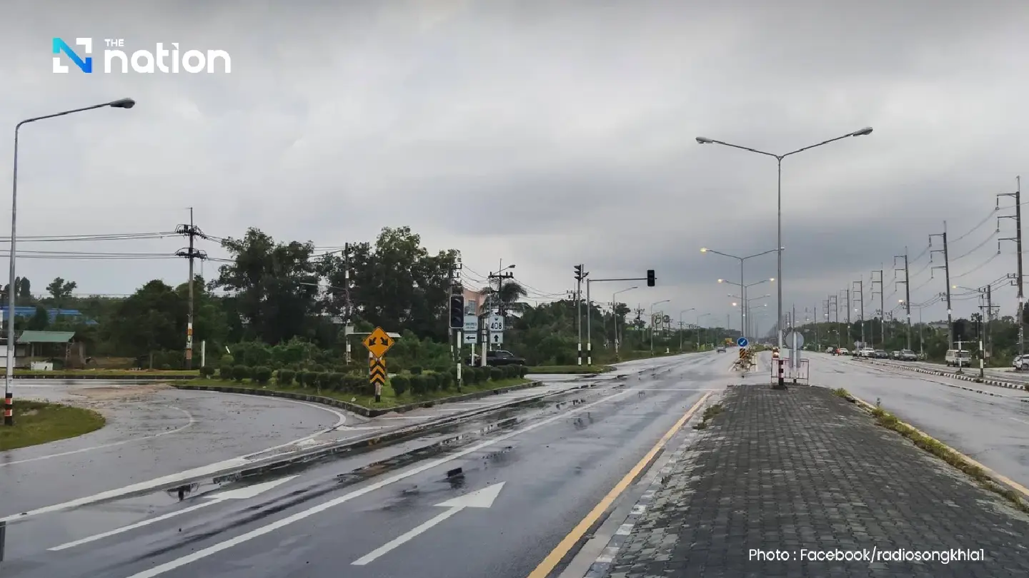 Songkhla sees floodwater recede, but road hazards persist in some areas