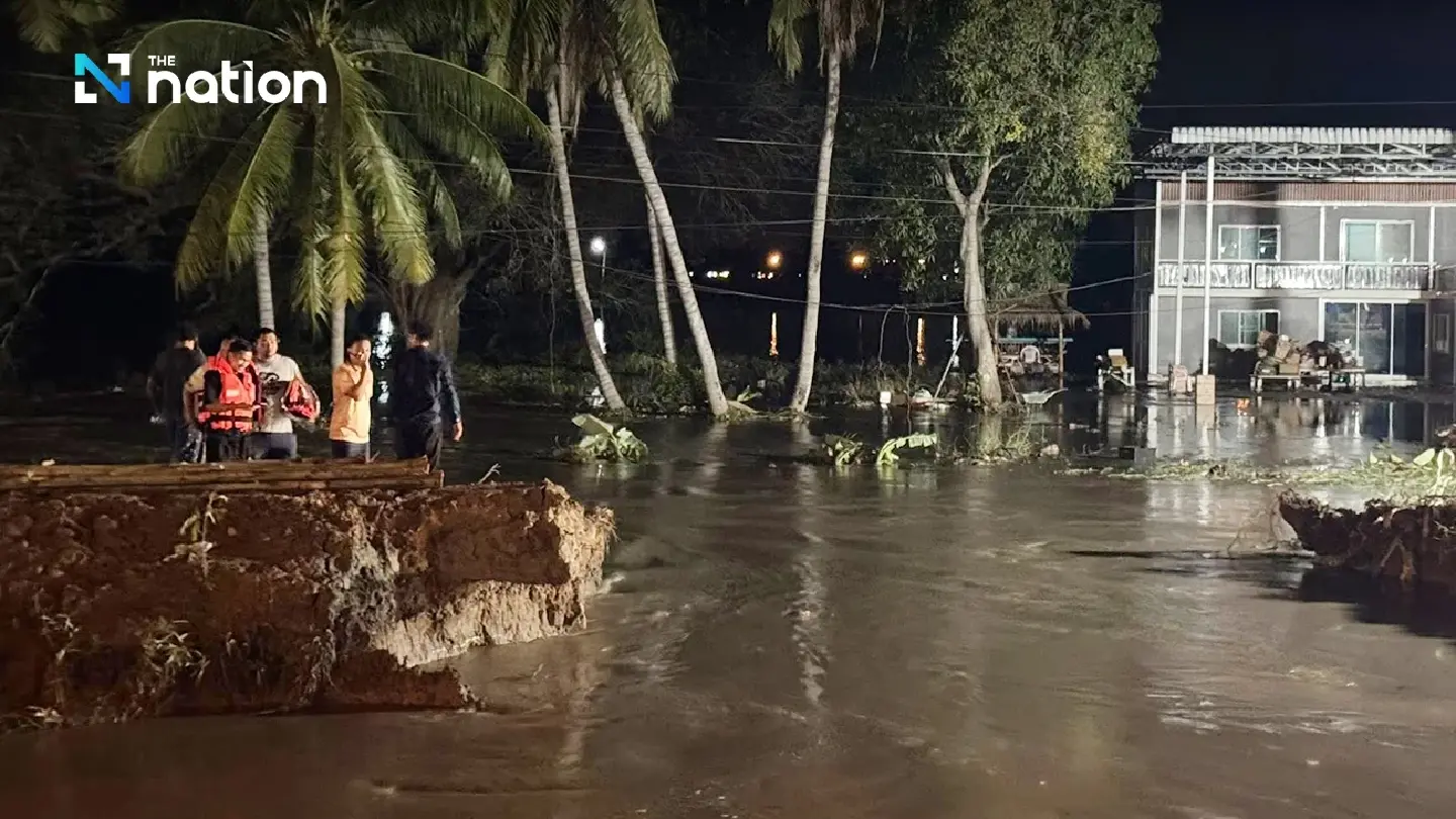Sing Buri flood barrier collapses: Ton Pho sub-district inundated as officials battle 8-hour emergency