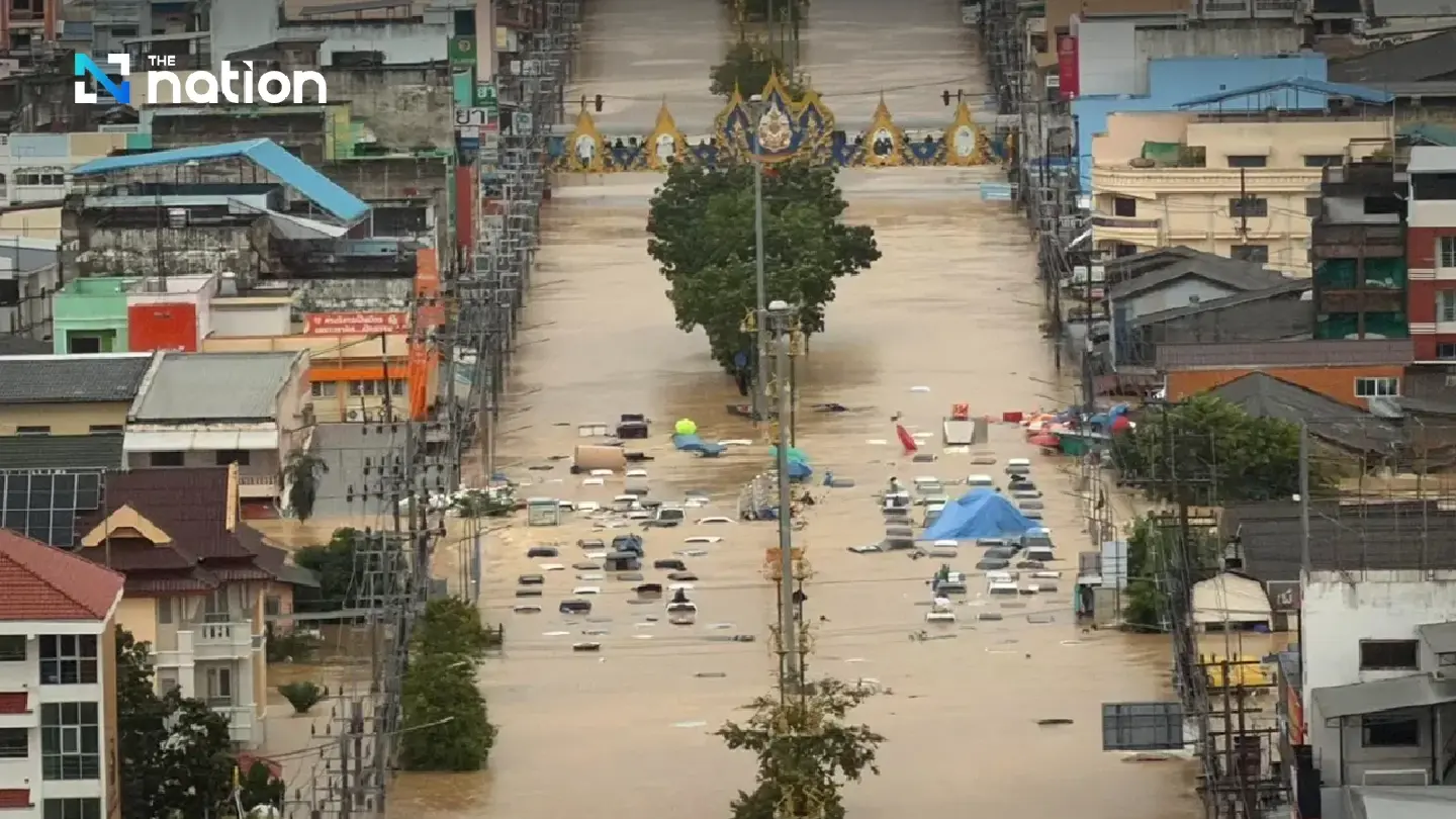 Hat Yai flood crisis deepens as water rises above critical levels on Hat Yai Nai Bridge
