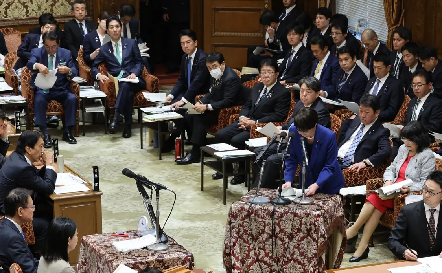 Japan PM apologizes for welfare benefit cuts
