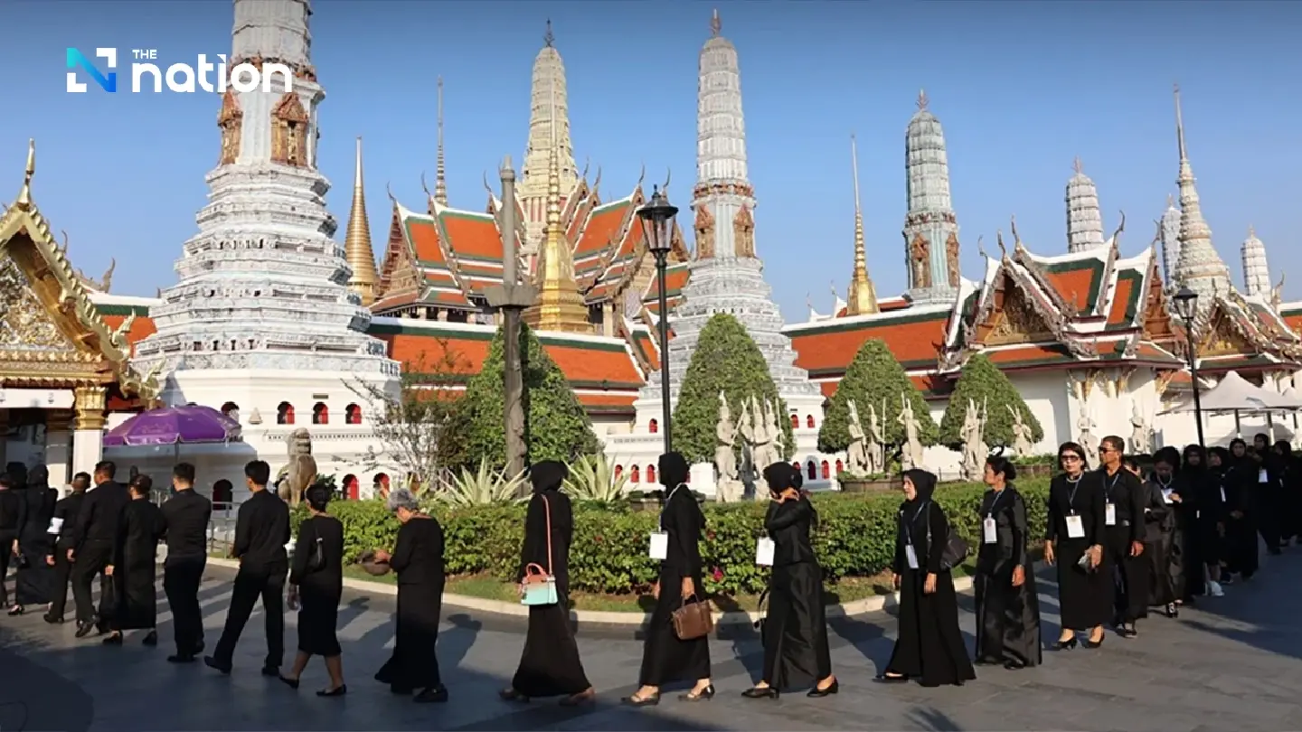 Public permission to pay respects to Queen Sirikit’s remains suspended on New Year’s Day Public permission to pay respects to Queen Sirikit’s remains suspended on New Year’s Day