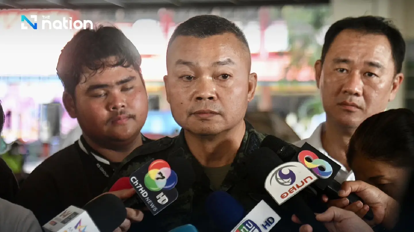 Former Second Army chief visits Surin evacuees, calls border clashes a “battle to reclaim Thai soil”