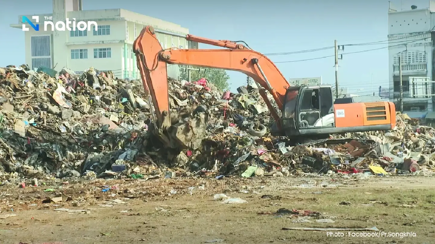 Hat Yai chokes on piles of rotting waste after floods, foul smell spreads citywide