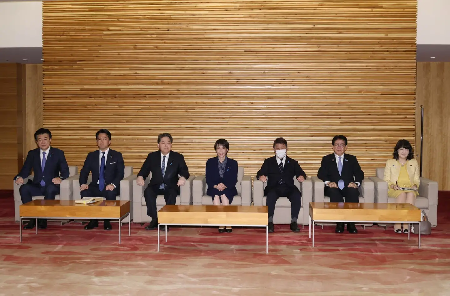 Japan govt adopts record 122-T.-yen draft budget for FY 2026