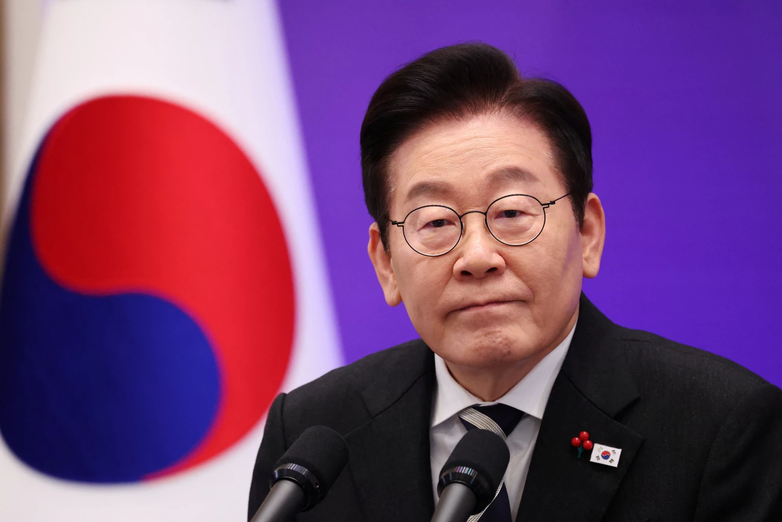 S. Korea won't take sides in Japan-China spat: President Lee