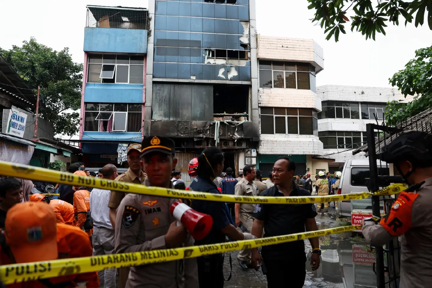 Fire rips through seven-storey building in Jakarta, killing 22 people Fire rips through seven-storey building in Jakarta, killing 22 people