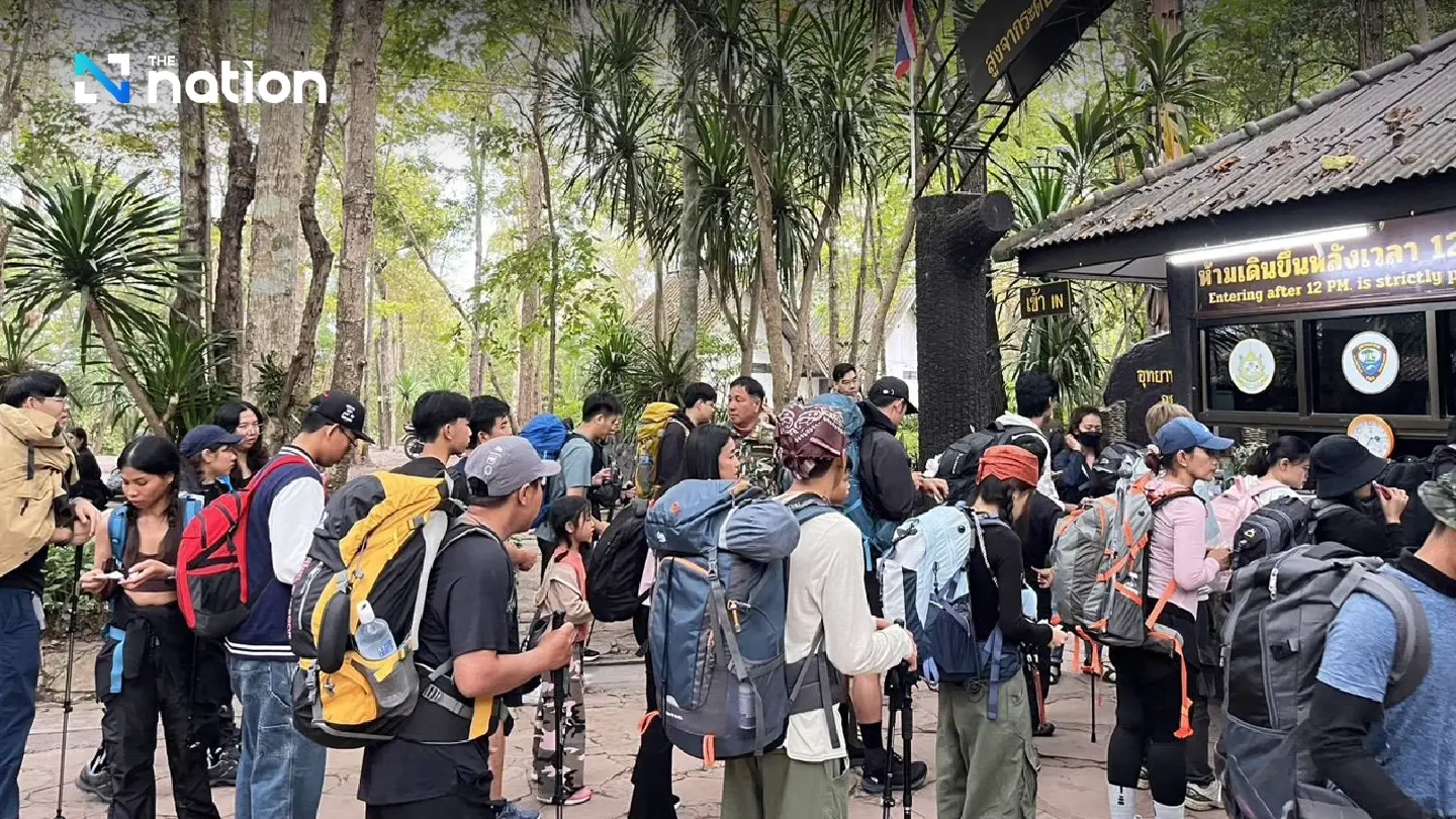 Free Admission on Father’s Day: Phu Kradueng National Park Bustles with Over 2,500 Visitors