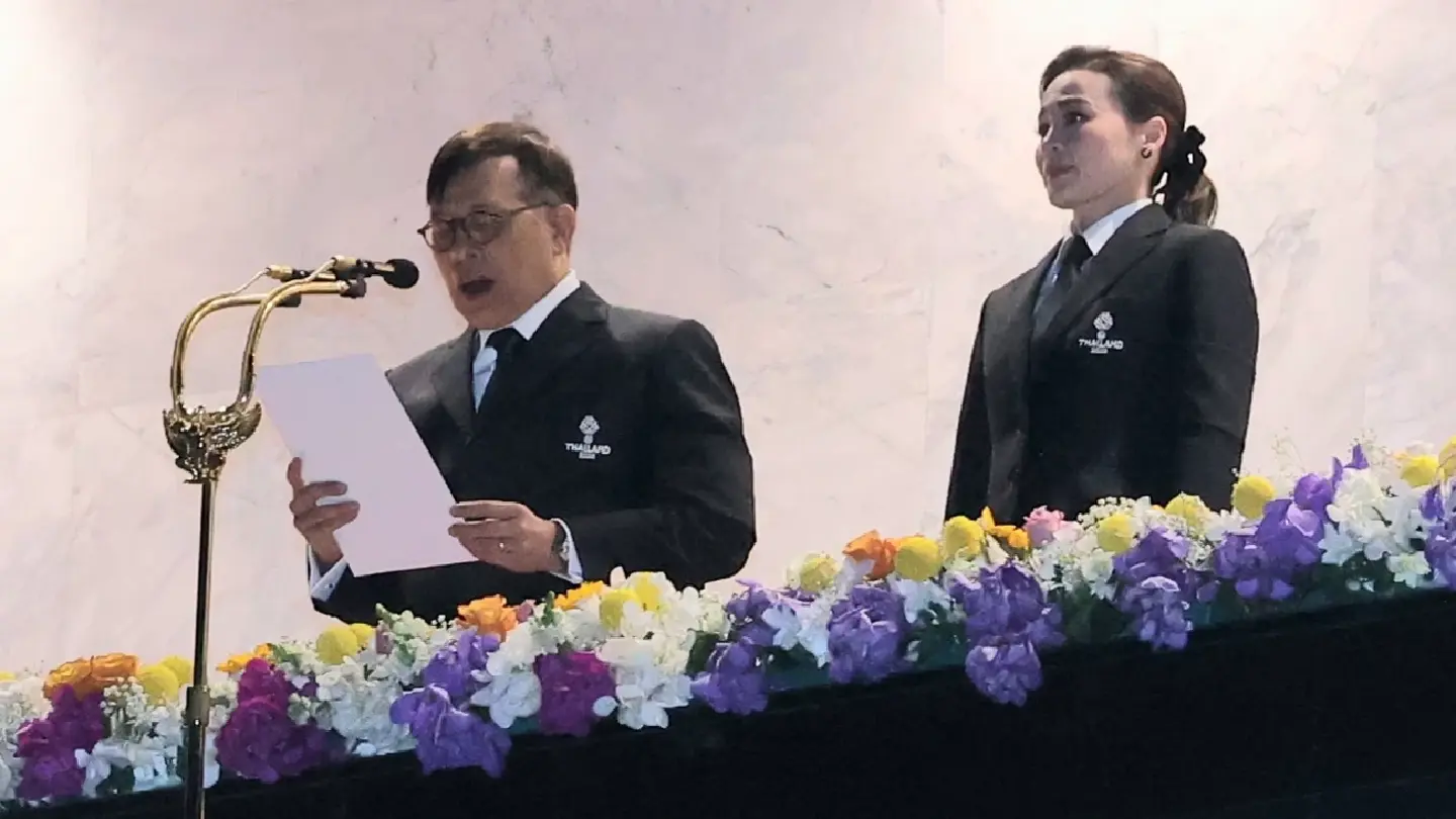 Their Majesties the King and Queen open 33rd SEA Games at Rajamangala Stadium