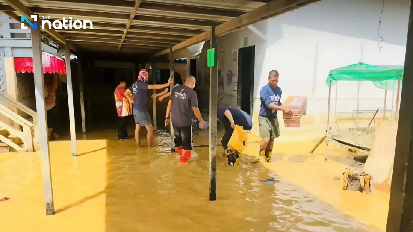 Seven Southern provinces still flooded, 100K households affected Seven Southern provinces still flooded, 100K households affected
