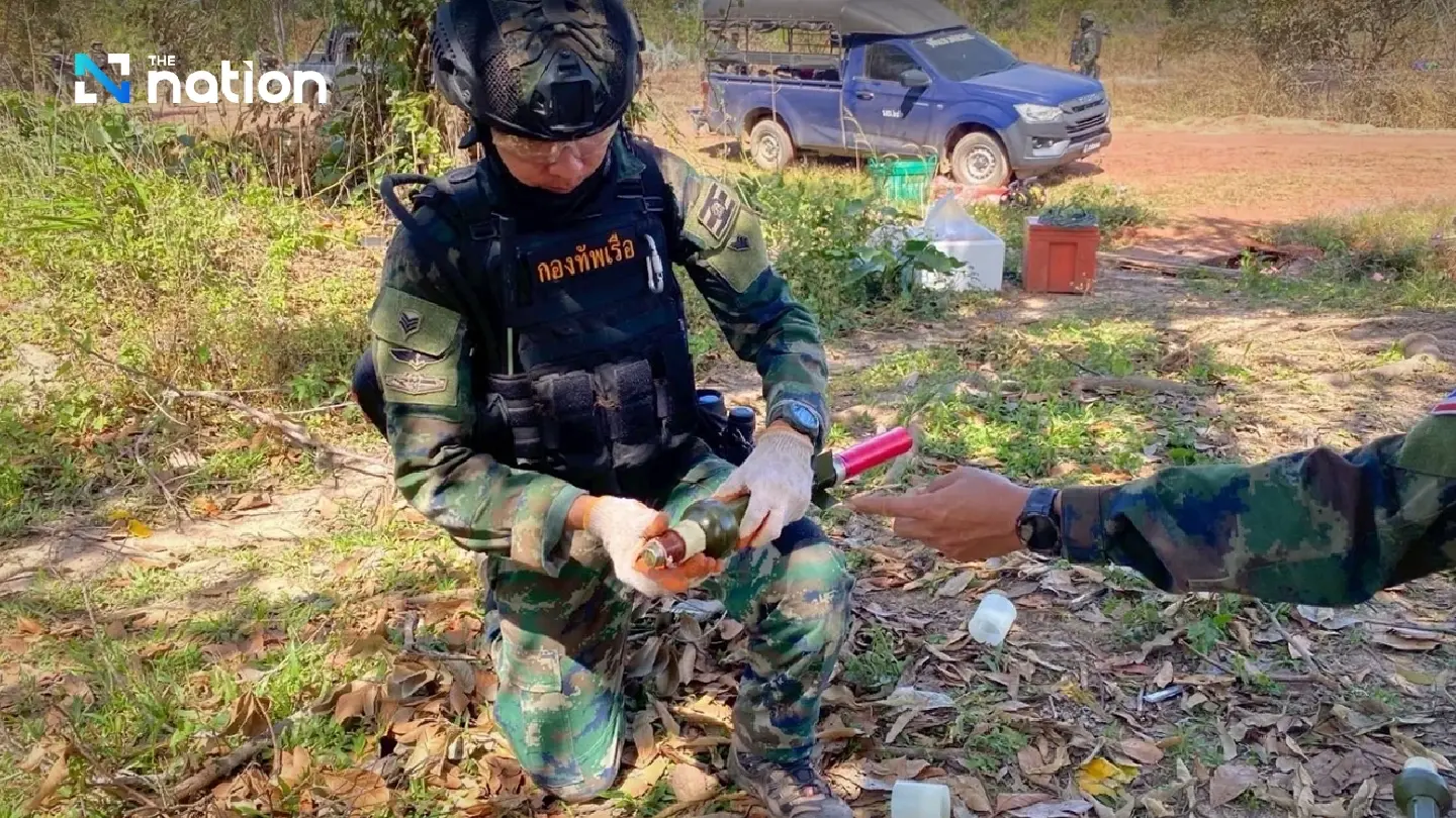 Urgent efforts to recover modified artillery shells as "Landmines" in Trat Urgent efforts to recover modified artillery shells as "Landmines" in Trat