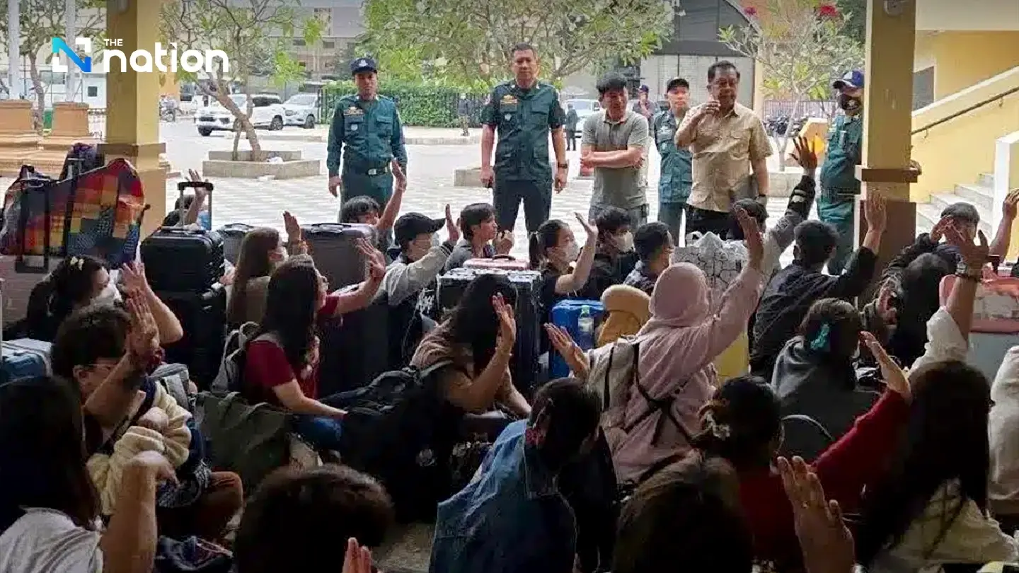 Six agencies set up screening hub for 6,000 Thais returning from Cambodia