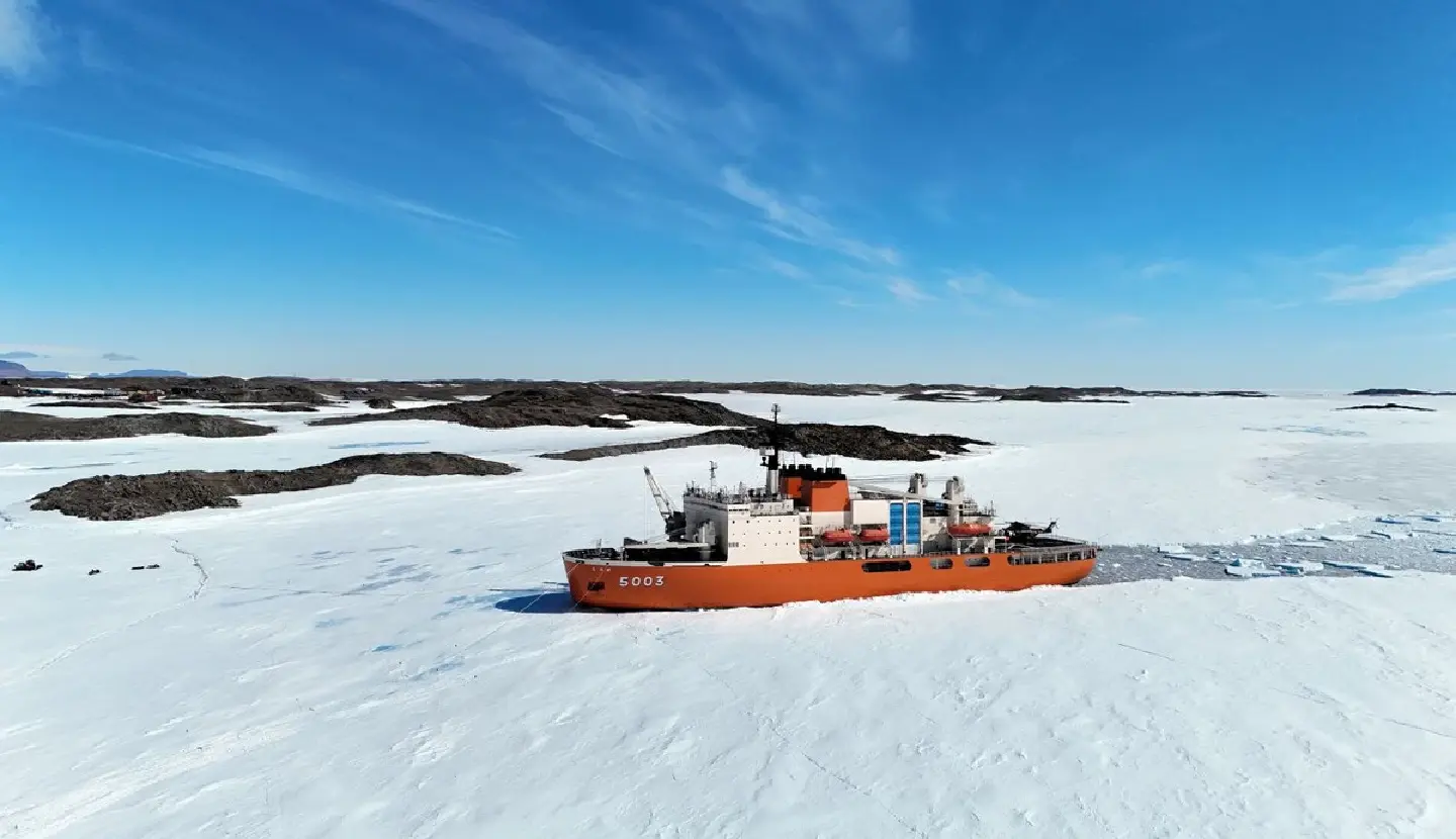 Japan's Antarctic research vessel berths near Showa Station Japan's Antarctic research vessel berths near Showa Station