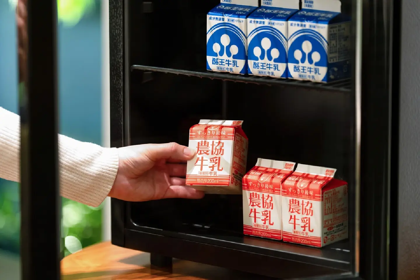 Japanese eggs, milk savored by foreign visitors Japanese eggs, milk savored by foreign visitors