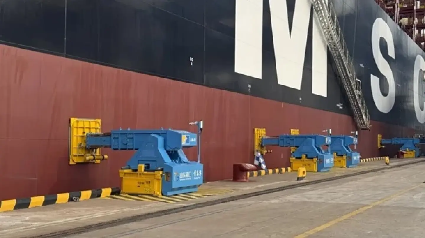 Qingdao Port debuts China's 1st vacuum-based automated mooring system Qingdao Port debuts China's 1st vacuum-based automated mooring system