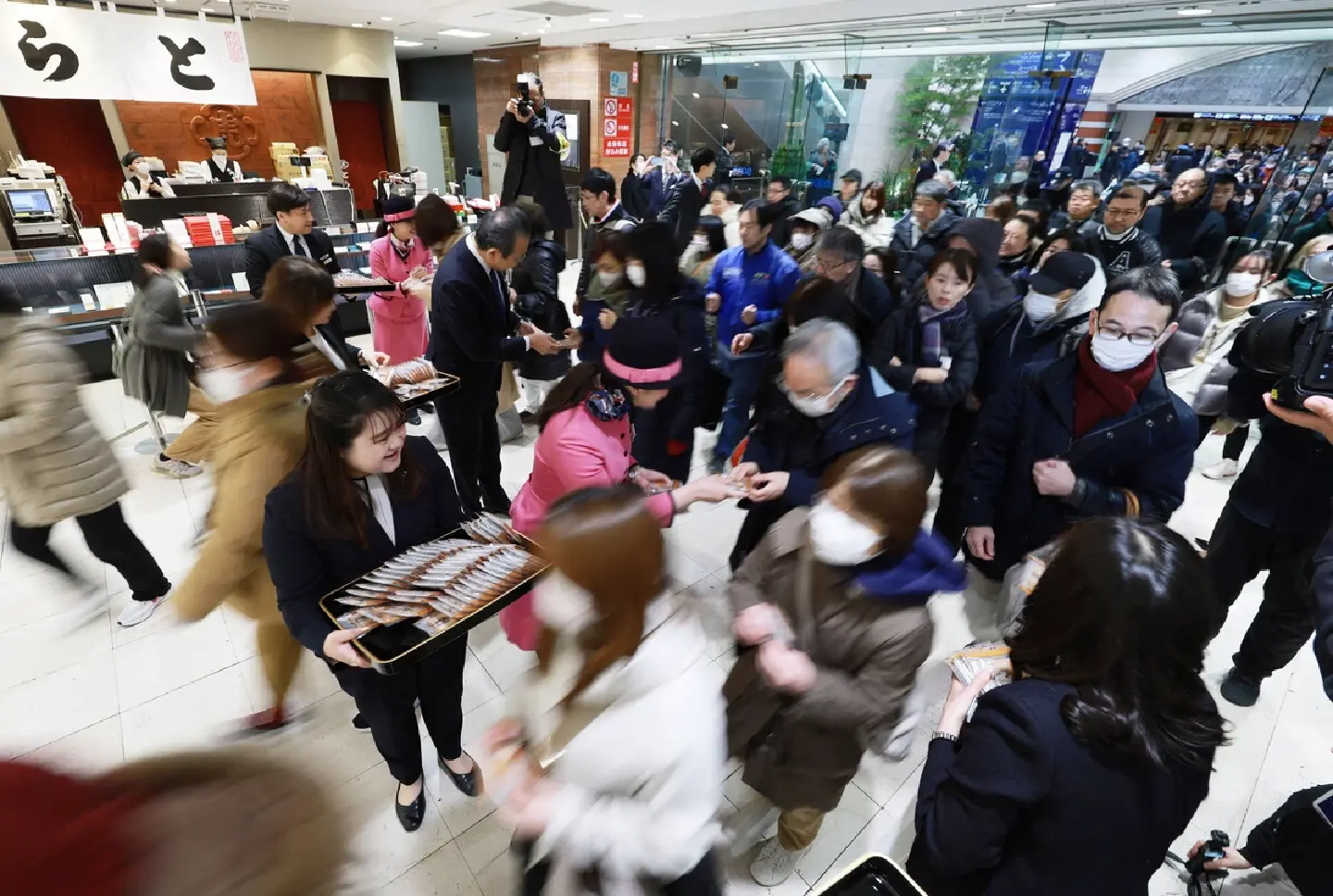 Japan’s major department stores kick off New Year sales Japan’s major department stores kick off New Year sales