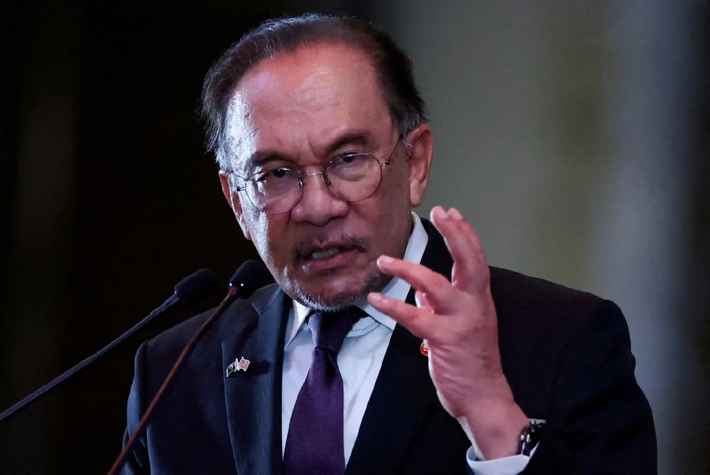 Anwar backs 10-year, two-term cap for Malaysian PMs