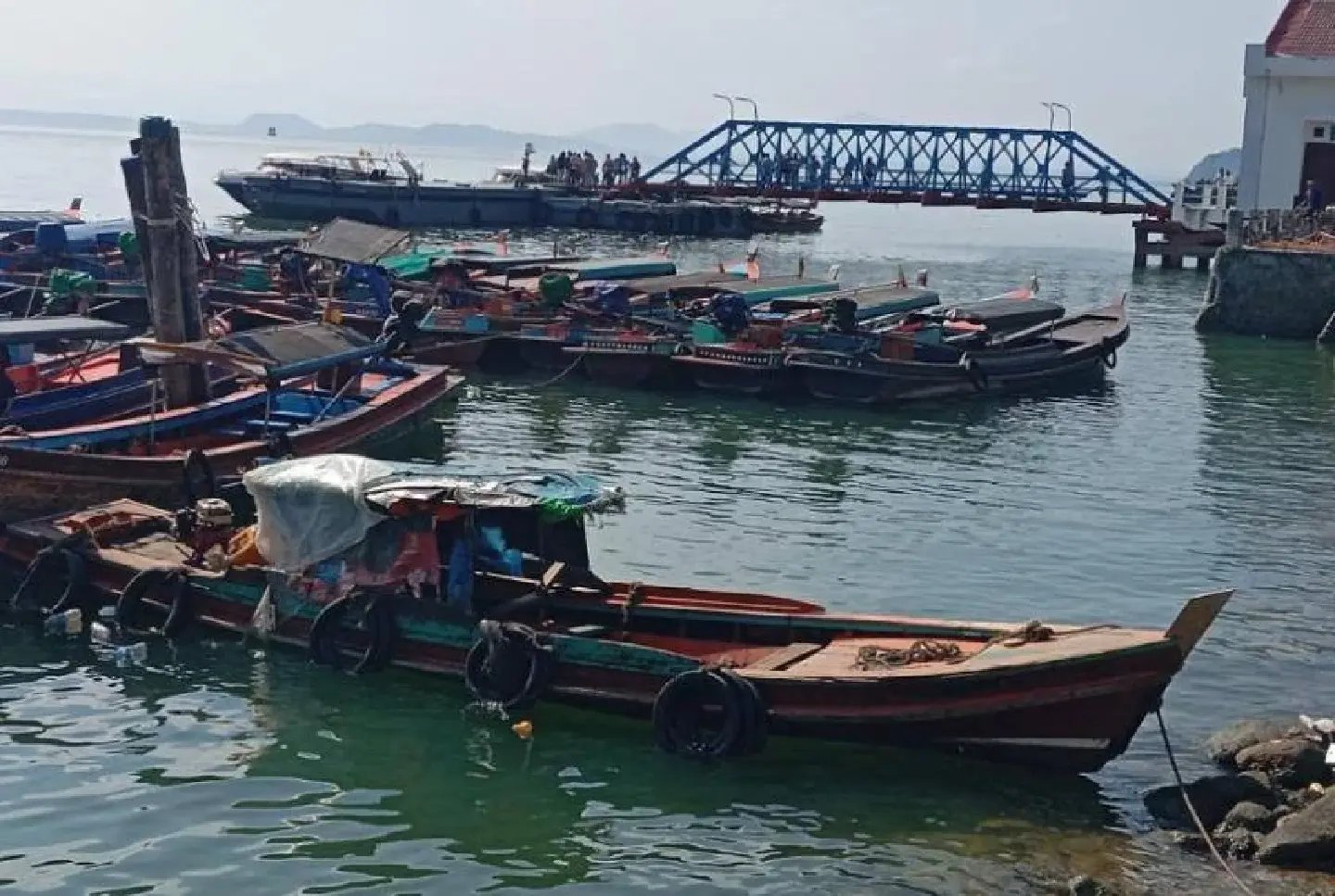 Longtail boats suspend Kawthoung–Ranong service amid Thai fee dispute