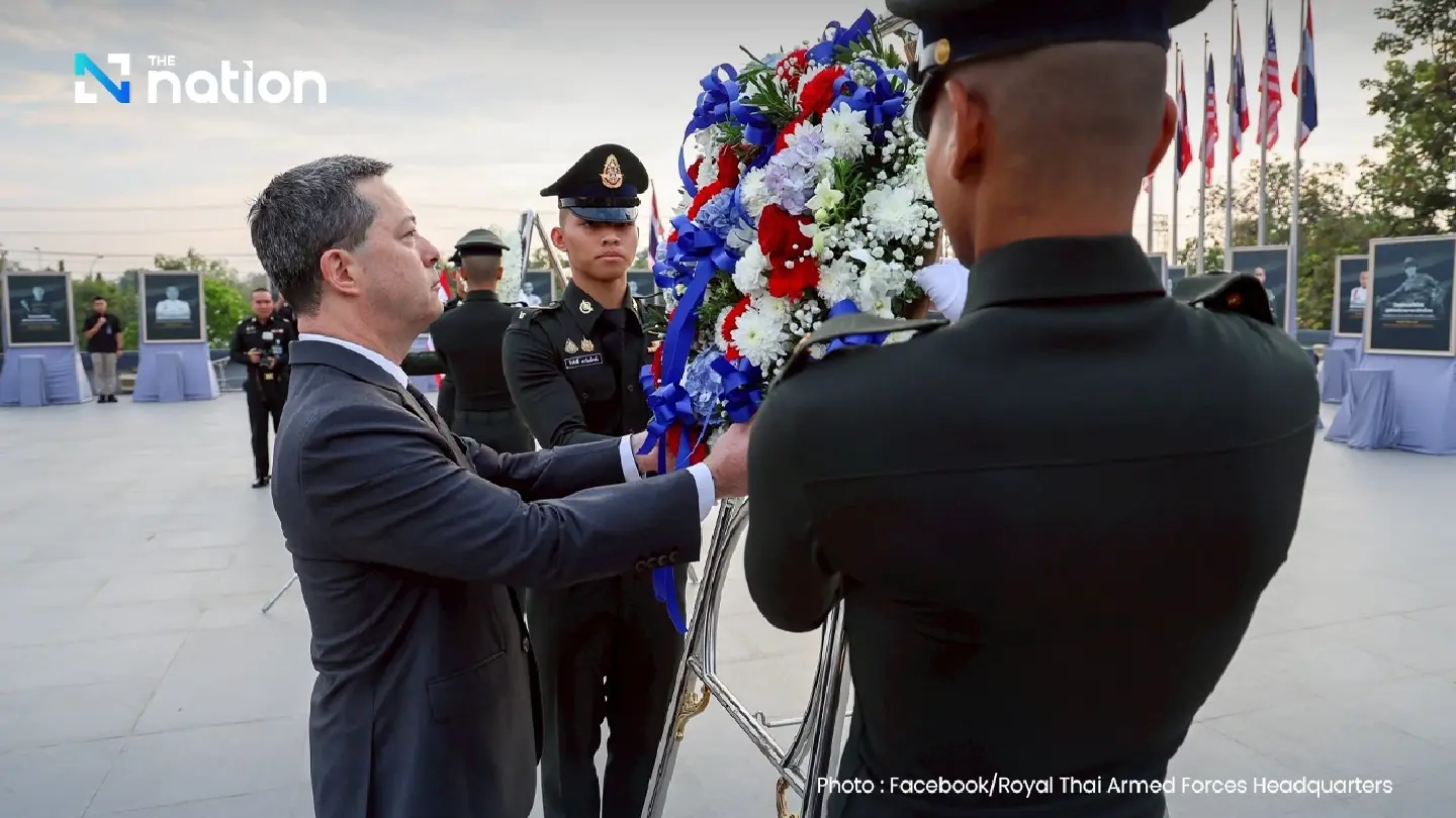 US envoy honours fallen Thai soldiers at National Memorial US envoy honours fallen Thai soldiers at National Memorial