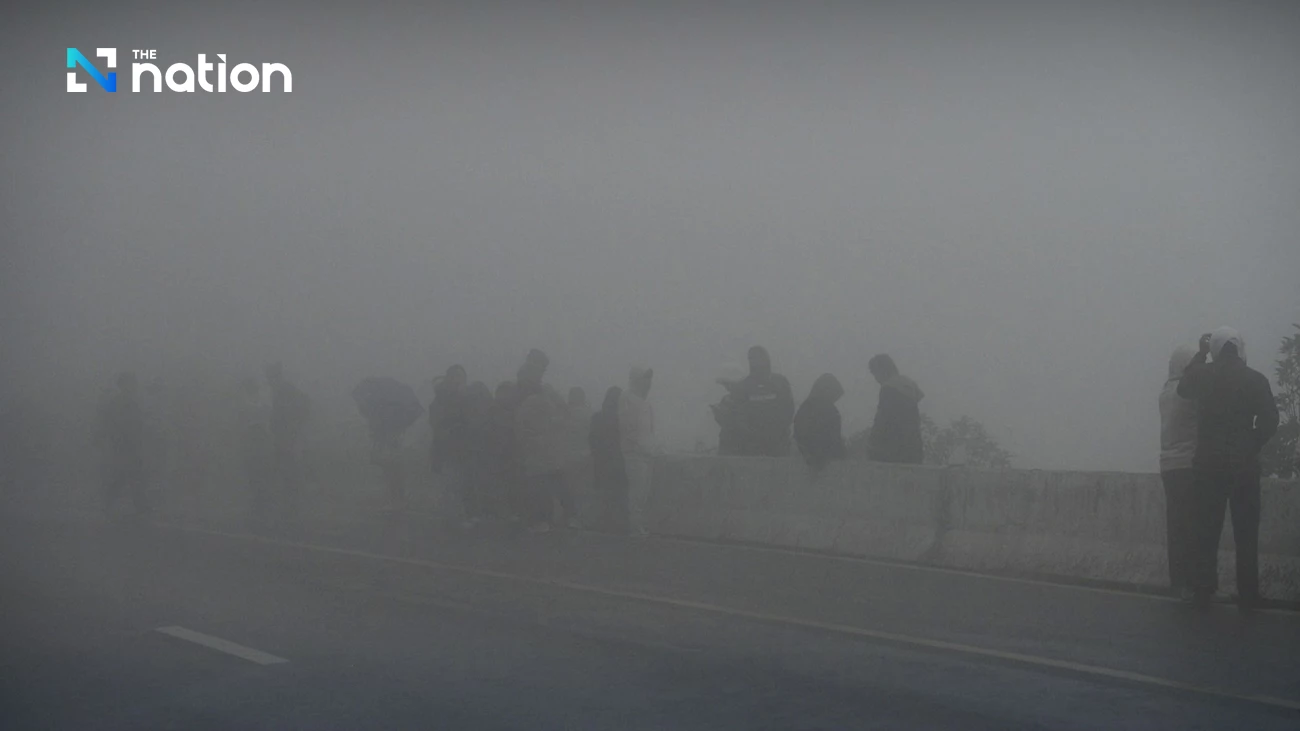 Moderate cold air mass keeps upper Thailand chilly; isolated storms in South