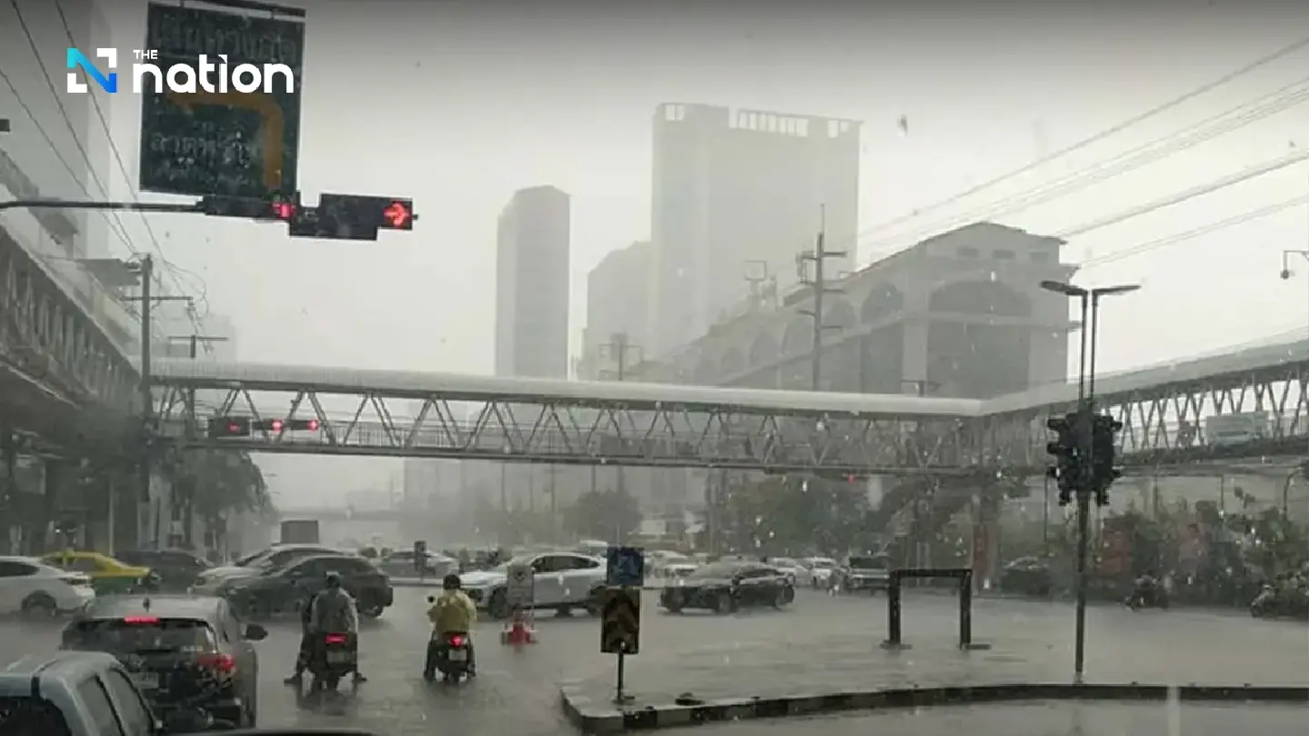 Heavy rain hits Bangkok on election day, traffic snarls in Phra Khanong and Ratchada as voters press on