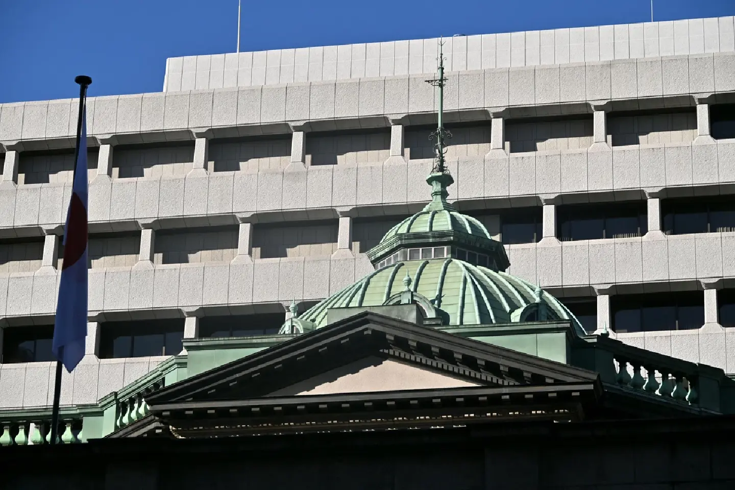 60 pct of Japan firms want BOJ to pause rate hike: poll 60 pct of Japan firms want BOJ to pause rate hike: poll