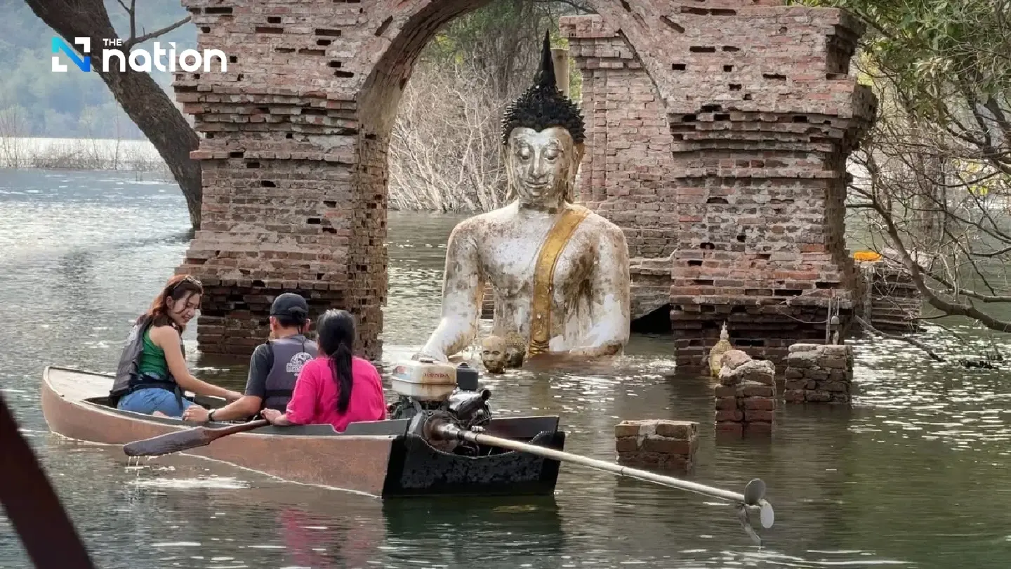 Discover Kaeng Ko's sunken temple and giant rain tree in Lamphun