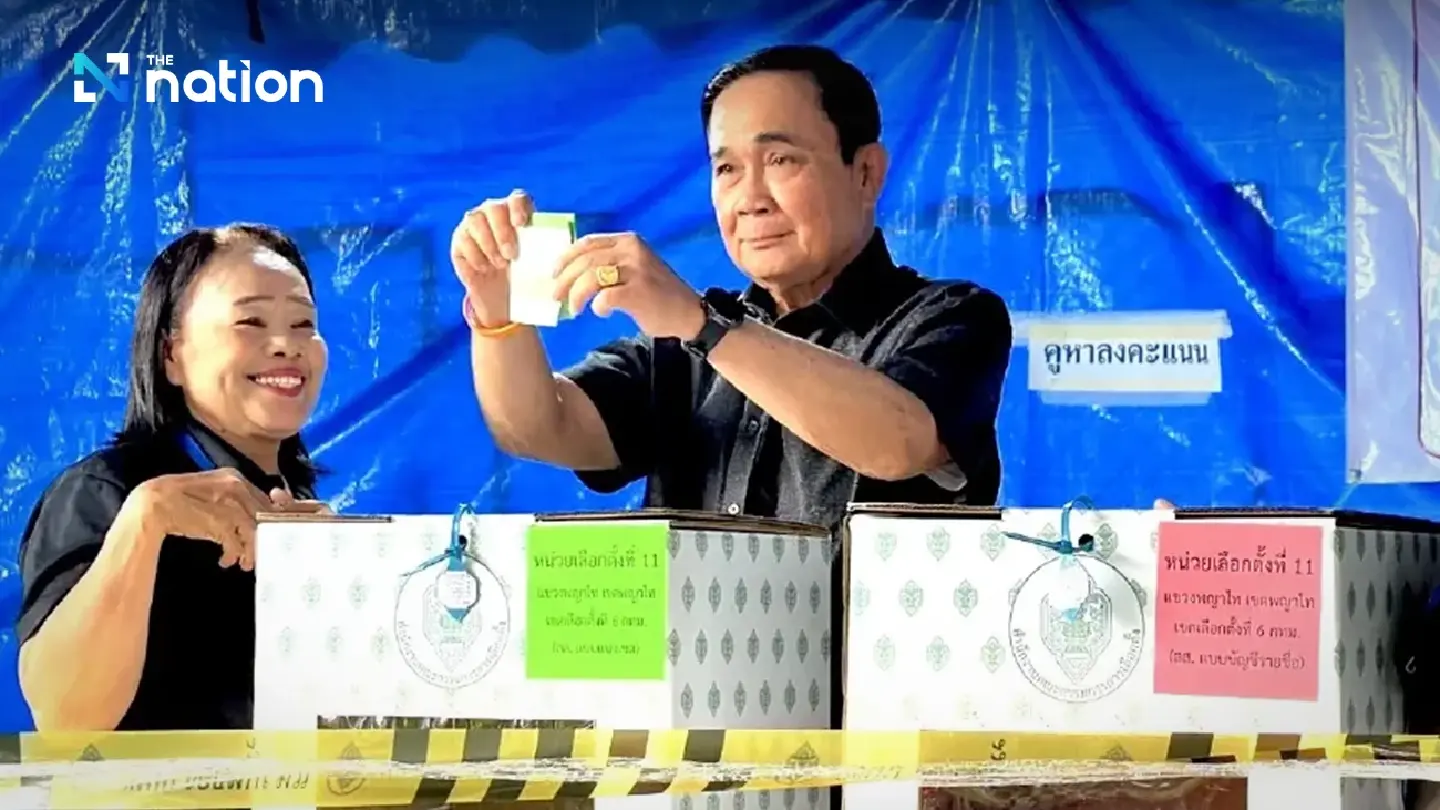 Prayut Chan-o-cha casts ballot, backs smooth election and referendum Prayut Chan-o-cha casts ballot, backs smooth election and referendum