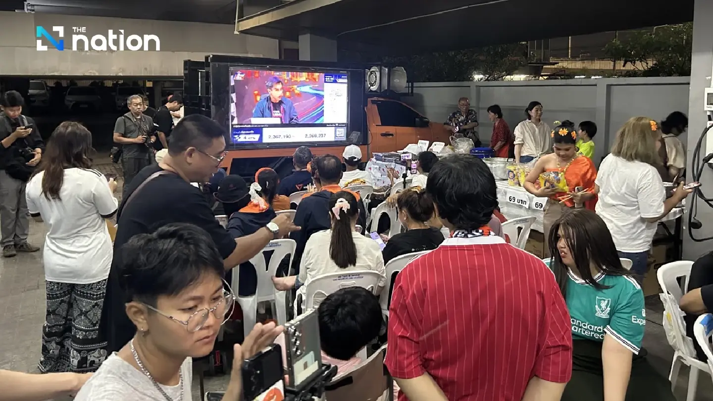 ‘Orange Fans’ fall silent as Bhumjaithai overtakes People’s Party after 10% count ‘Orange Fans’ fall silent as Bhumjaithai overtakes People’s Party after 10% count