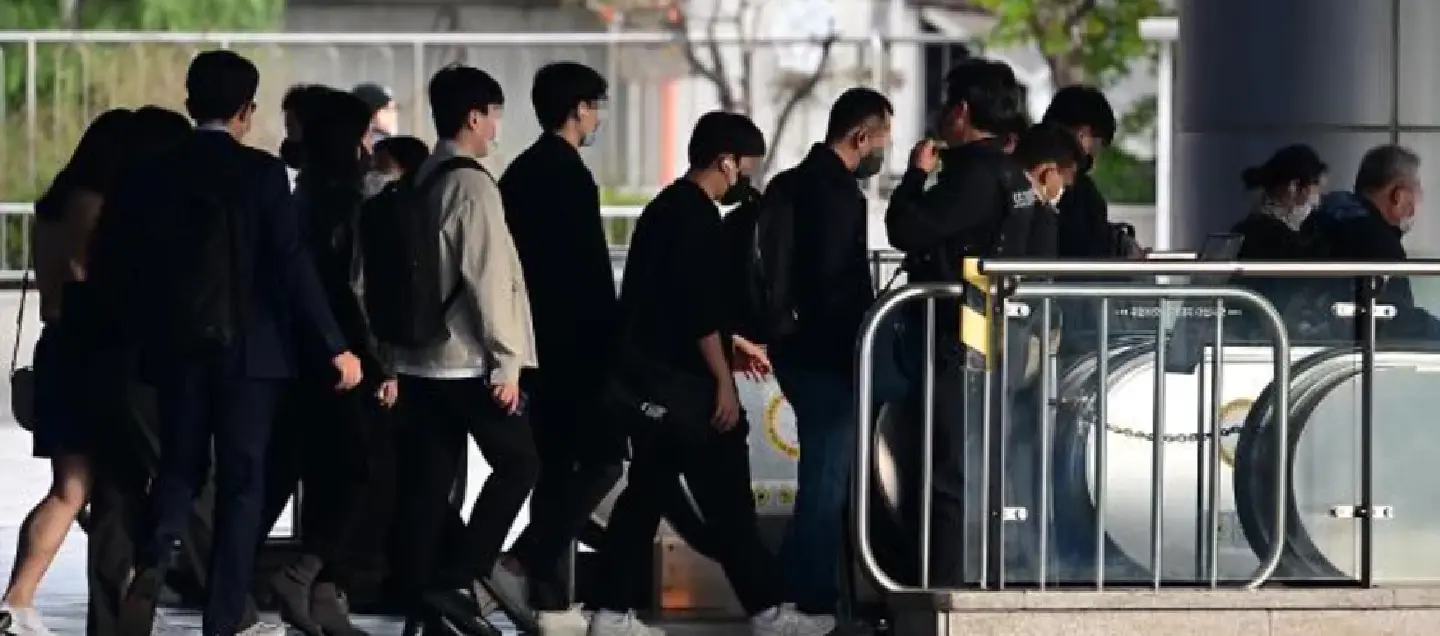 Two-thirds of Koreans contacted for work after hours: survey