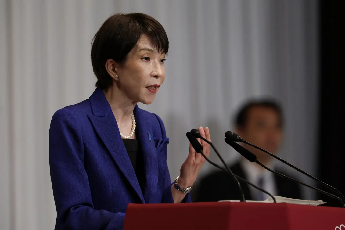 IMF urges Japan to avoid consumption tax cut