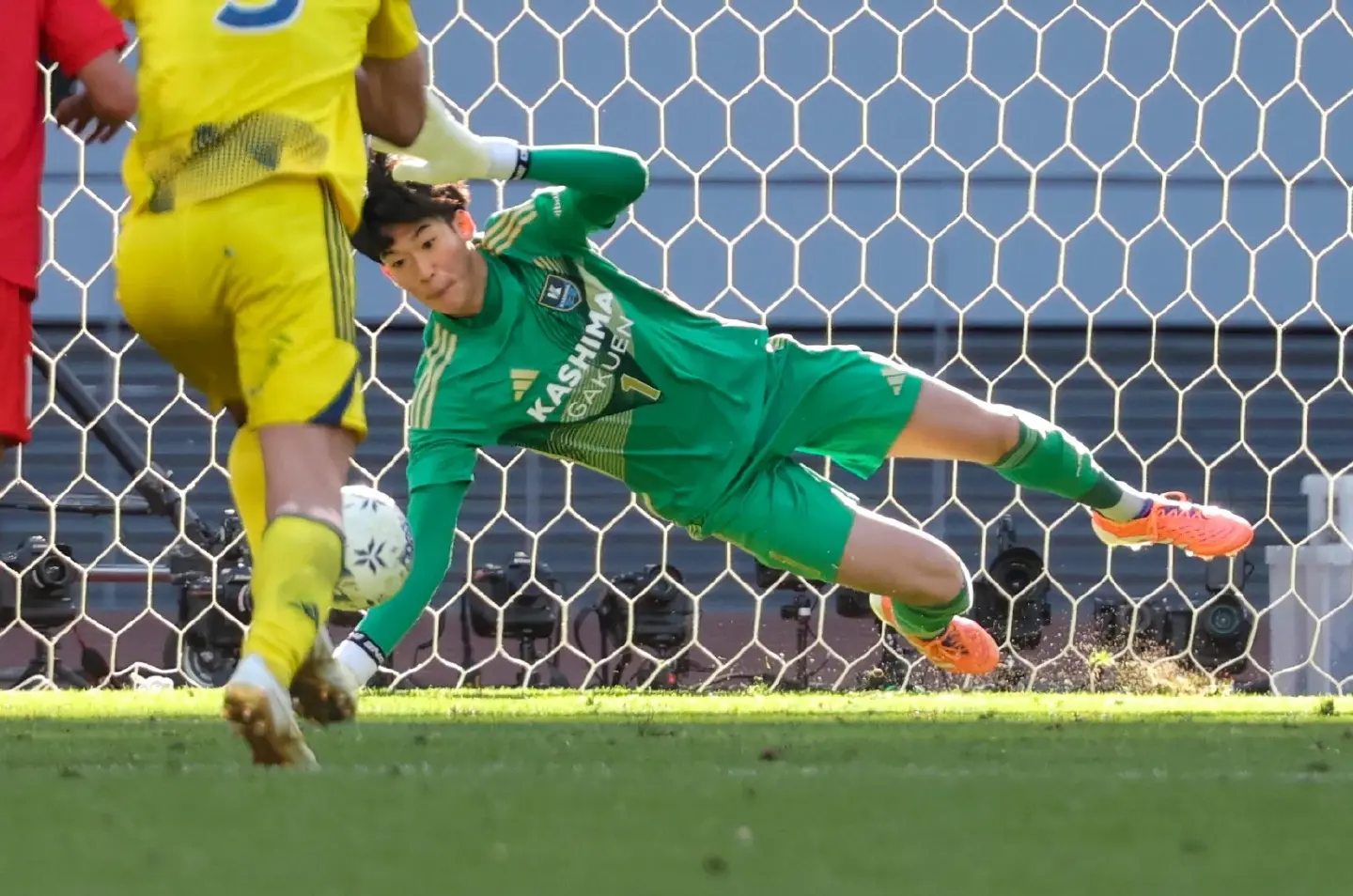 Thai-born goalie shines in All Japan High School Soccer