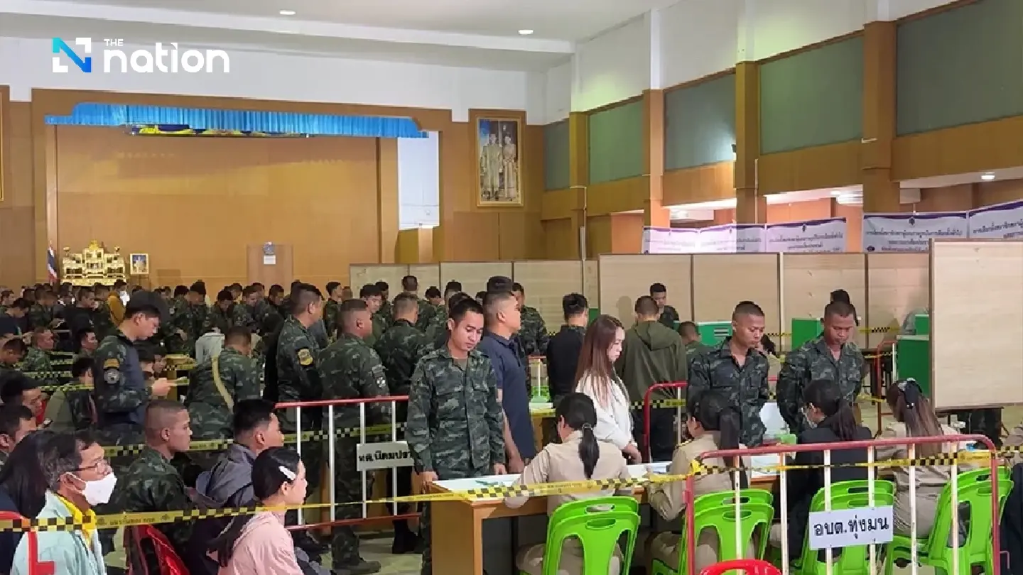 Soldiers guarding Surin border cast advance votes smoothly