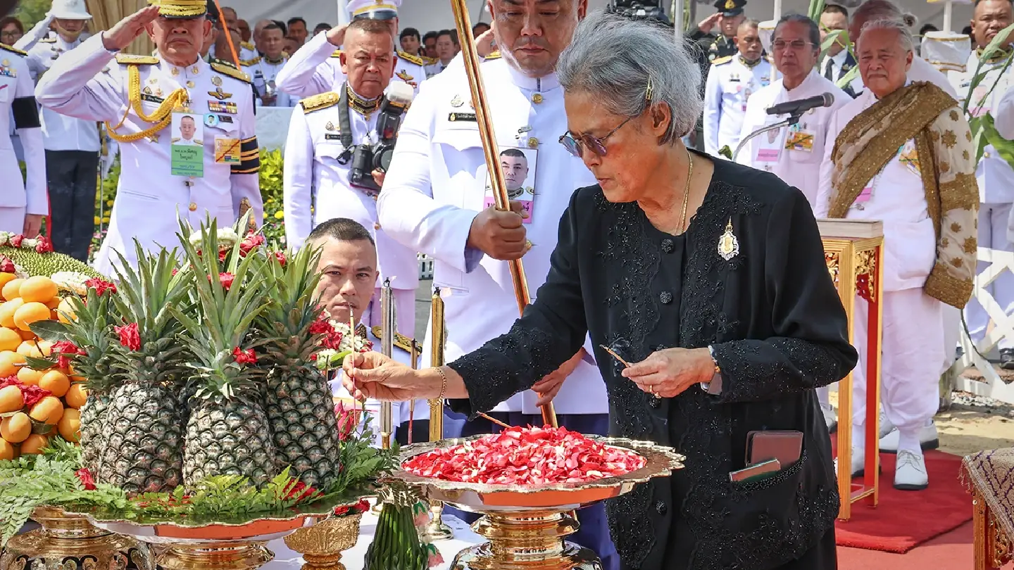 Princess Sirindhorn marks out Phra Merumas layout for Queen Mother’s royal cremation