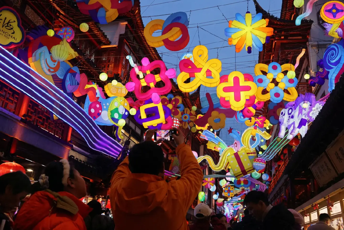 Chinese tourists head to Russia, Thailand on extended Lunar New Year break Chinese tourists head to Russia, Thailand on extended Lunar New Year break