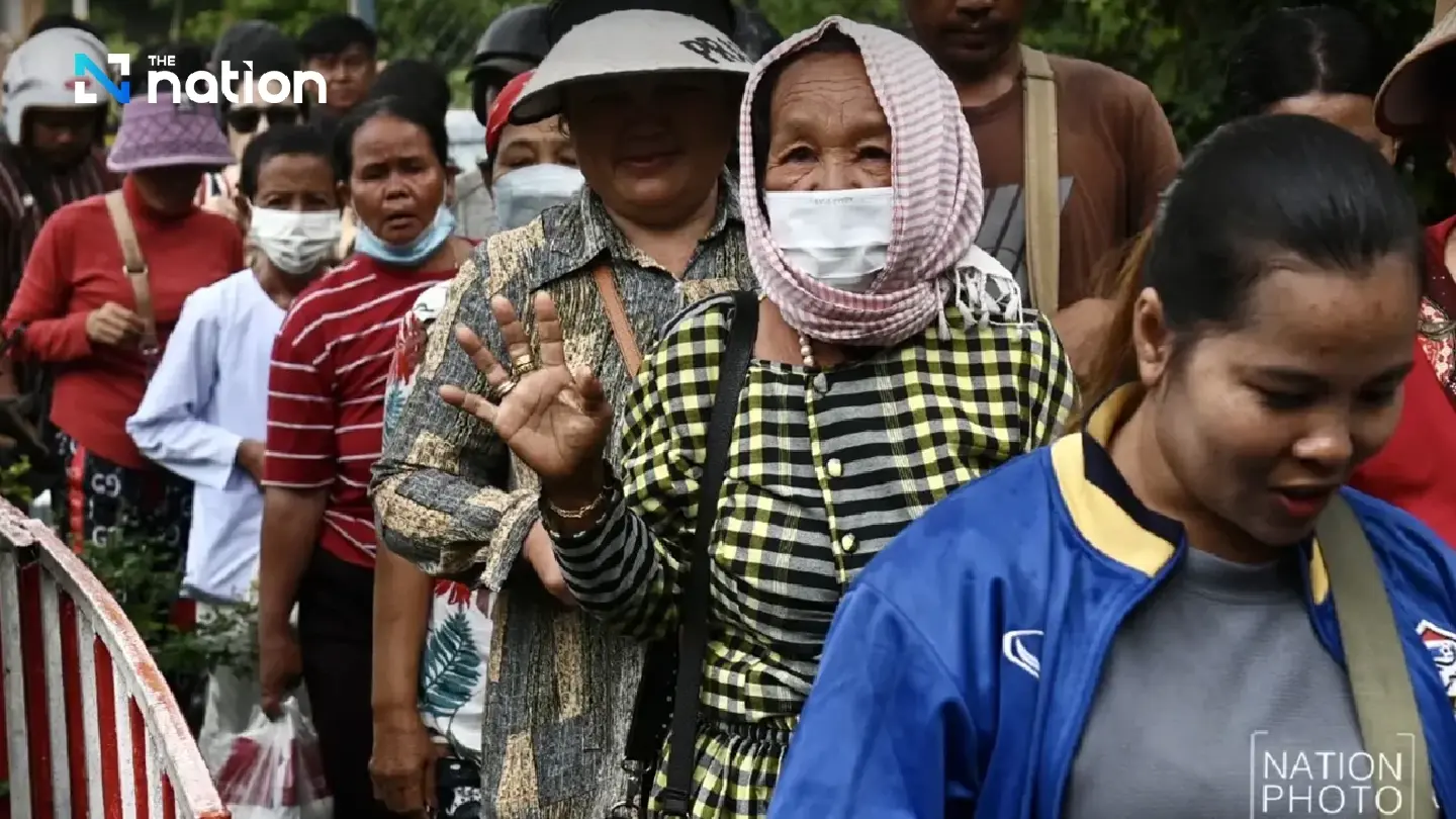 Renewal of work permits for 100,000 Cambodian workers on hold pending security consideration