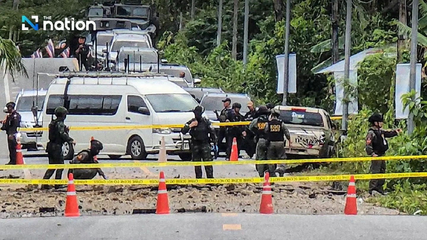 Road-culvert bomb injures three in Narathiwat, missing police patrol Road-culvert bomb injures three in Narathiwat, missing police patrol