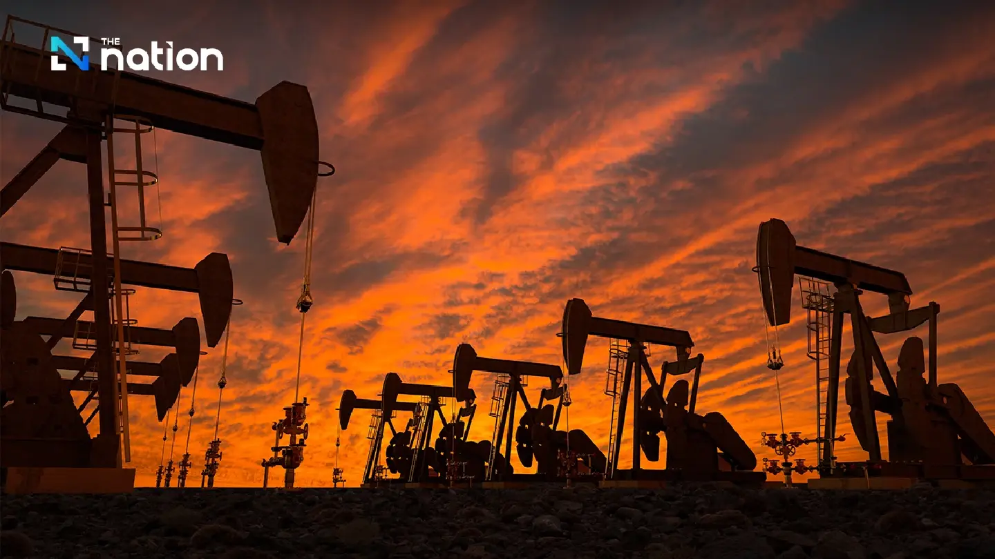 Oil pares gains after White House pledge to protect Gulf shipping