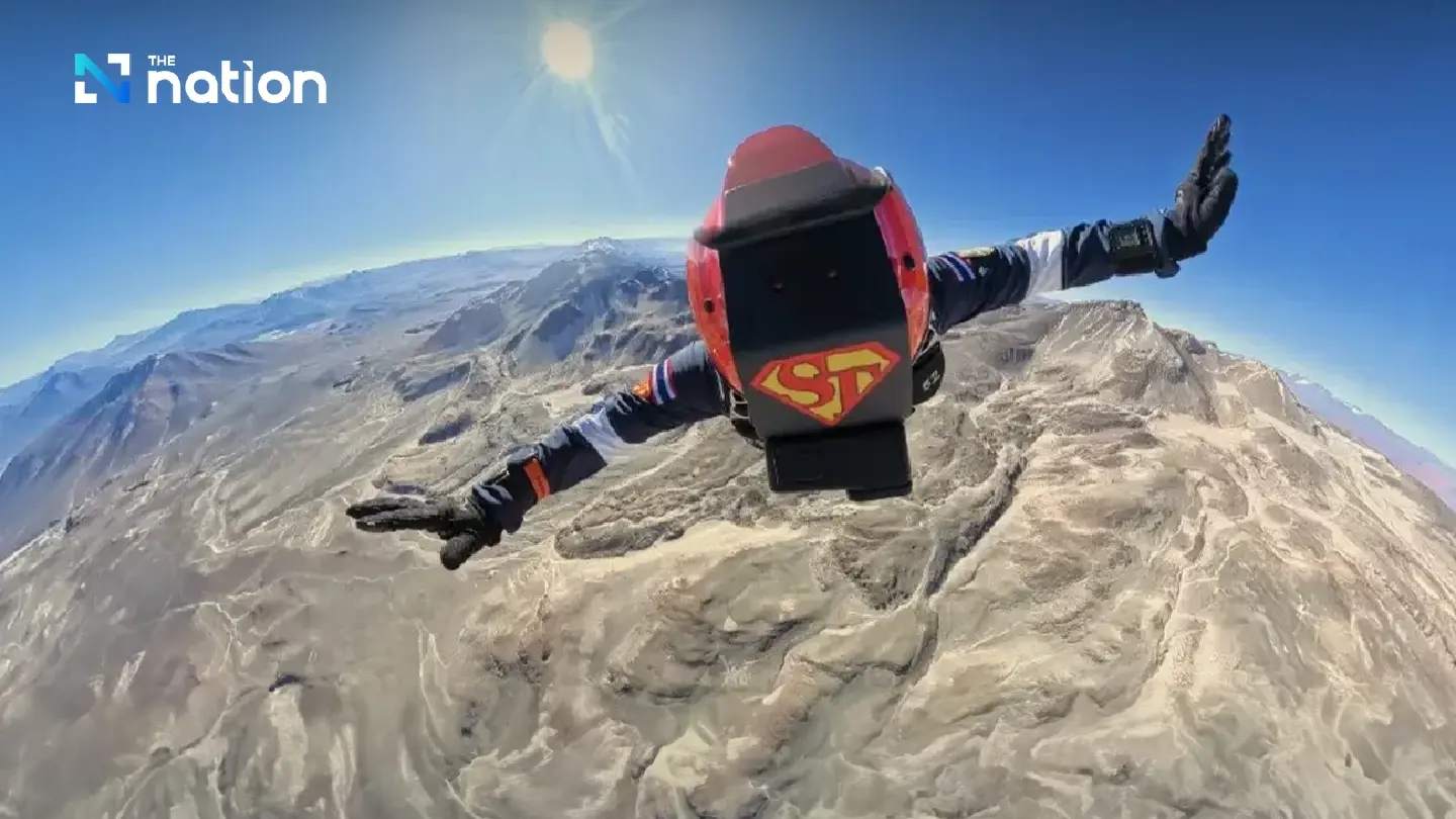 Guinness recognises Thai skydiver as first Thai to land on the world’s highest volcano