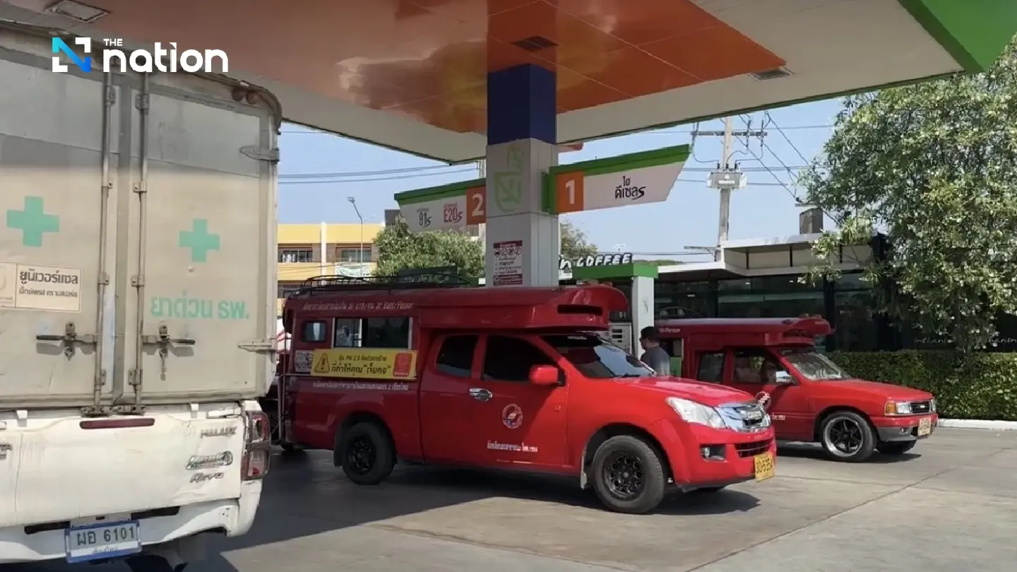 Oil crunch hits Chiang Mai’s red songthaews: fewer tourists, higher costs squeeze drivers