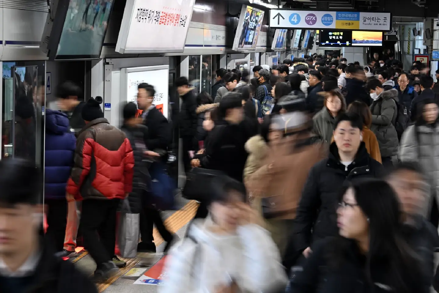 South Korea proposes free transit to tackle war-driven cost surge South Korea proposes free transit to tackle war-driven cost surge