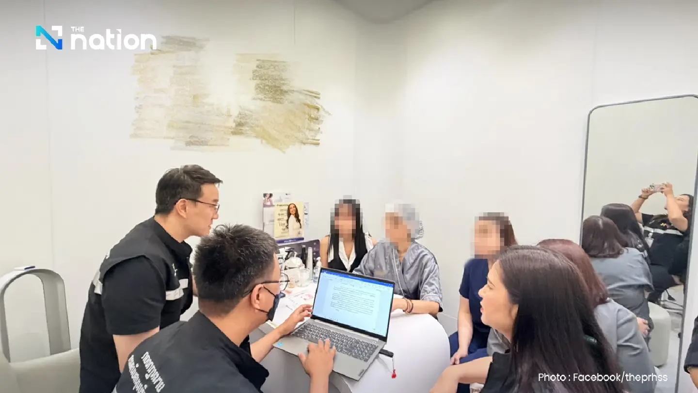 DHSS inspects Pathum Wan clinic after 38-year-old man collapses following nose and chin surgery