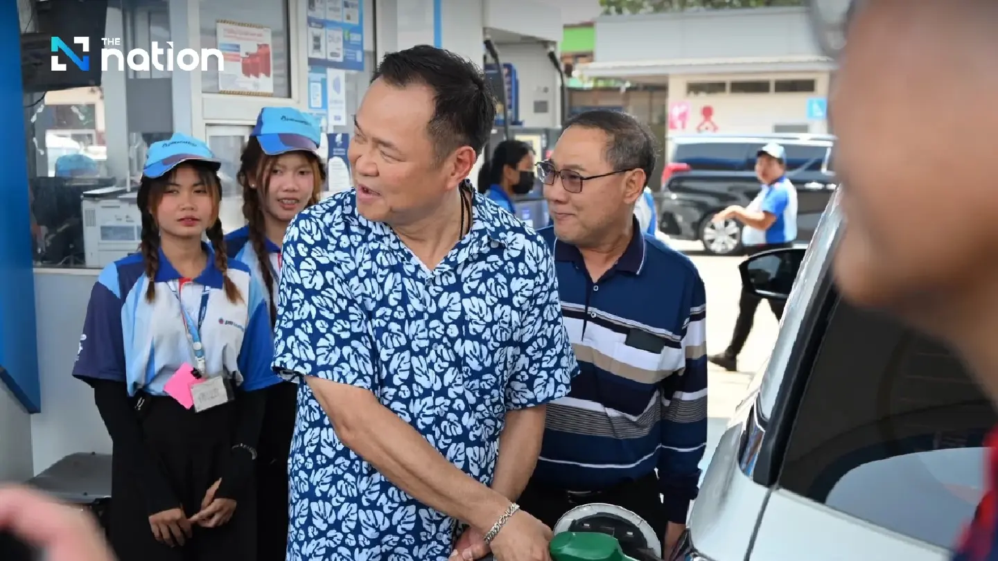 PM makes surprise fuel station check in Nakhon Phanom
