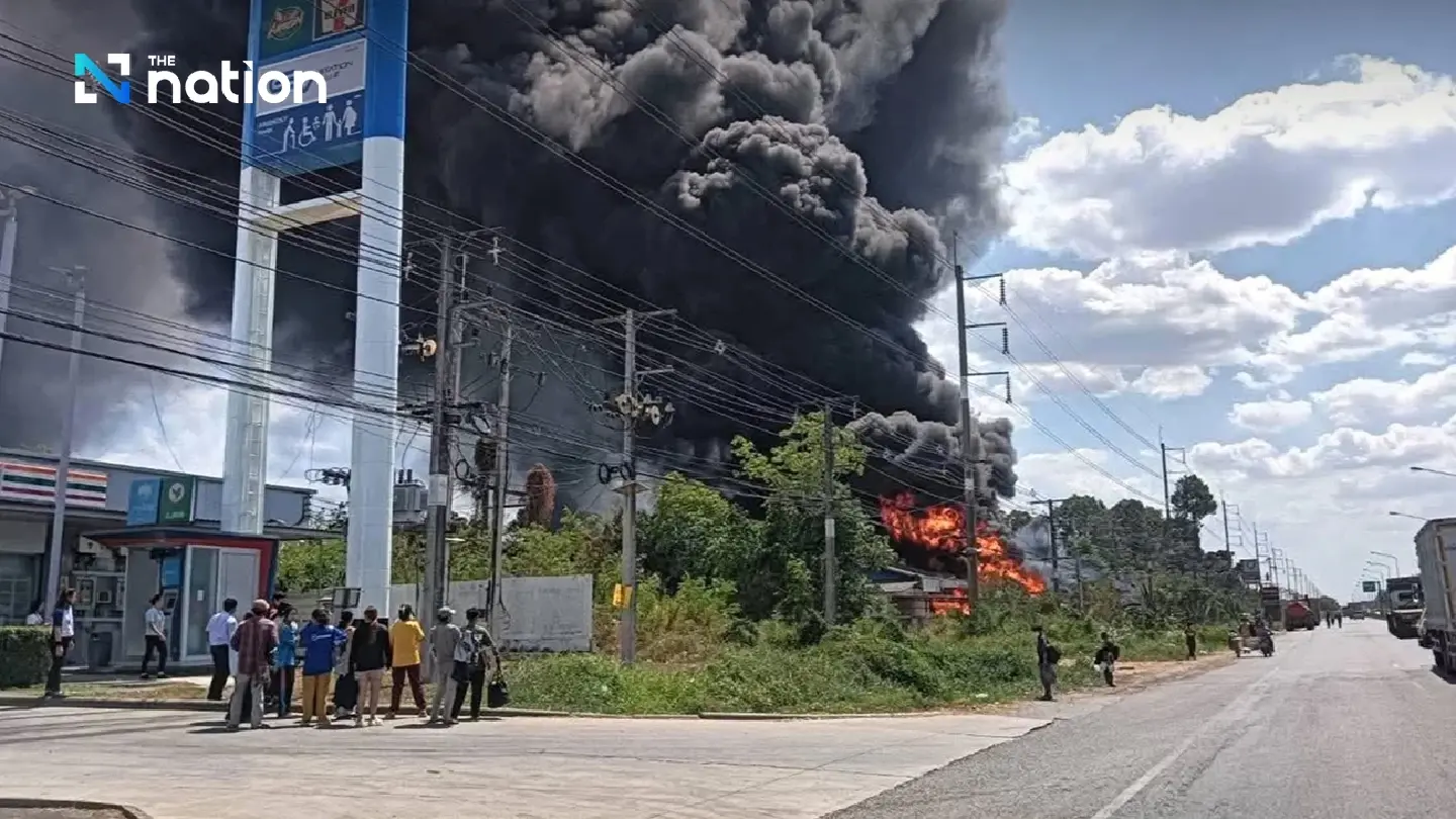 Foam warehouse fire breaks out in Prachin Buri near petrol station