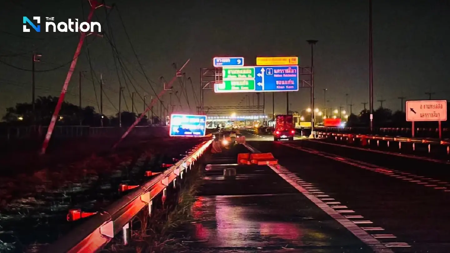 Summer storm downs power poles on motorway in Nakhon Ratchasima