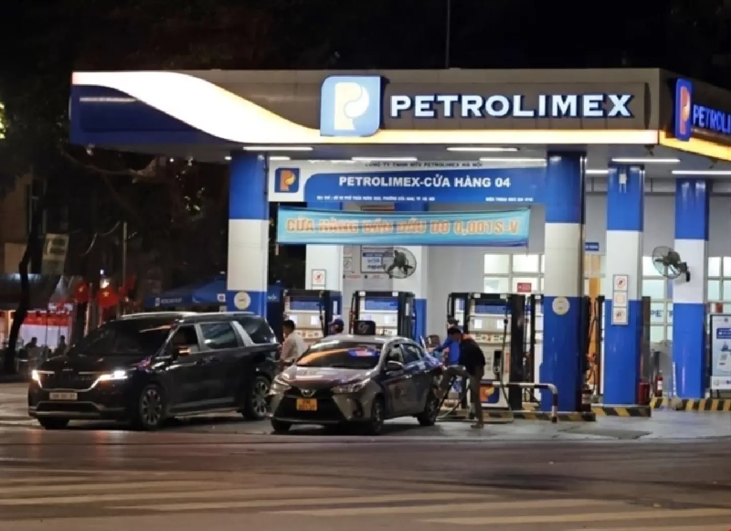 Vietnam raises retail fuel prices, with RON95 jumping by over VND5,000 a litre