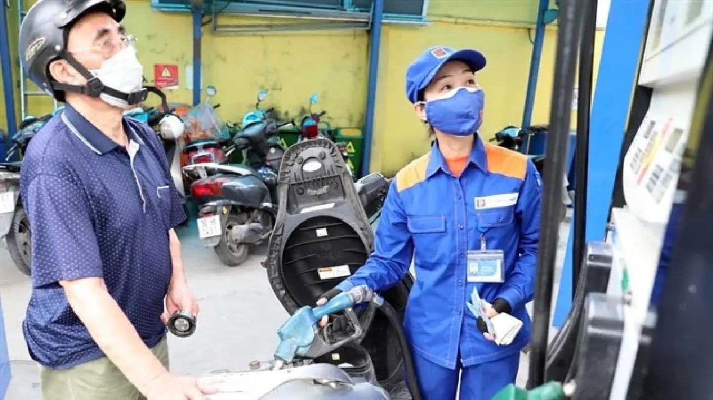 Vietnam approves VND8 trillion advance to contain fuel price swings