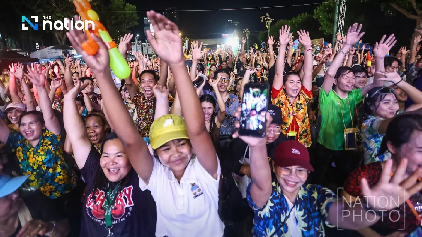 Khon Kaen’s Khao Niew Road Songkran draws huge crowds for human wave Khon Kaen’s Khao Niew Road Songkran draws huge crowds for human wave