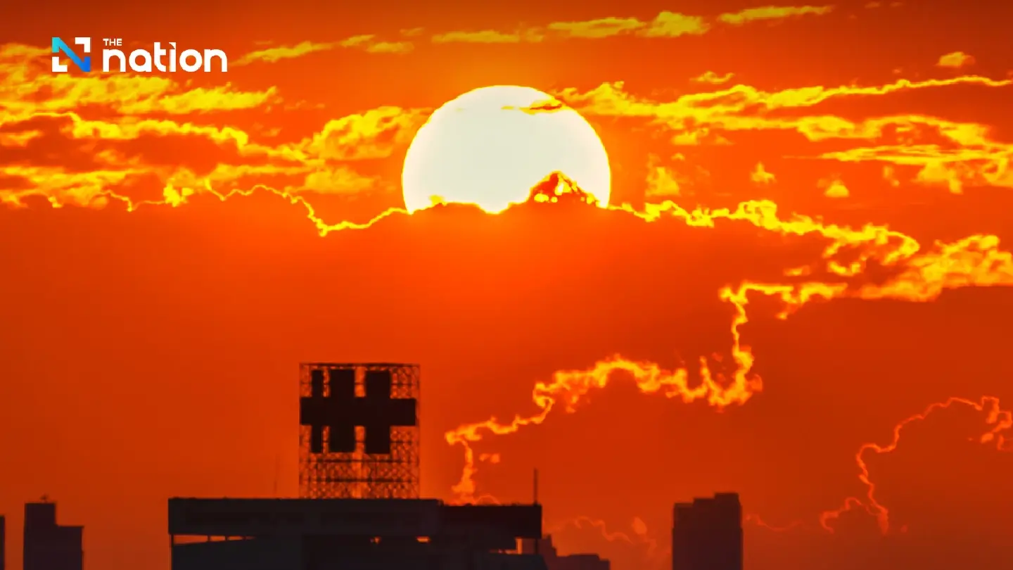 Thailand swelters in 42C heat as Bangkok faces thunderstorms