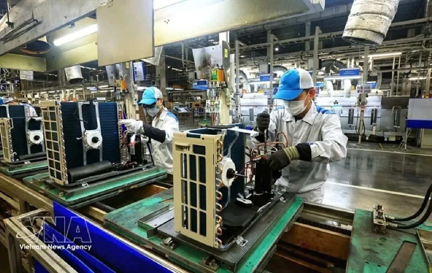 Vietnam’s economy gains momentum on services and industry Vietnam’s economy gains momentum on services and industry